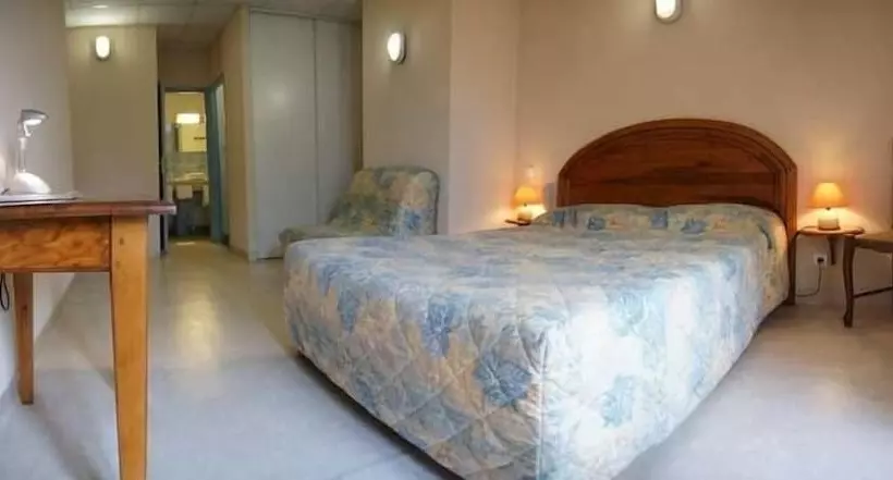 Отель De France