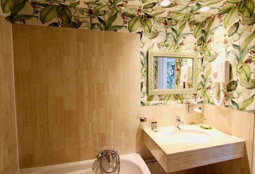 هتل De La Bretonnerie