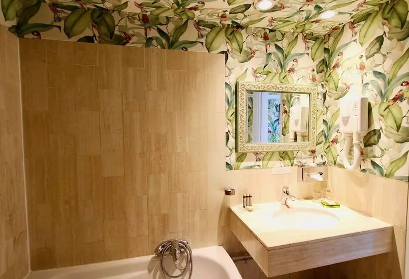 هتل De La Bretonnerie