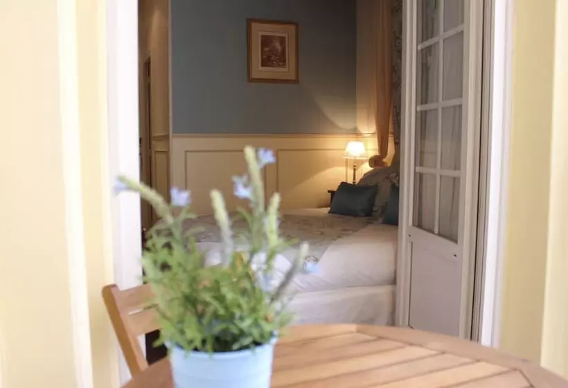 هتل De La Bretonnerie