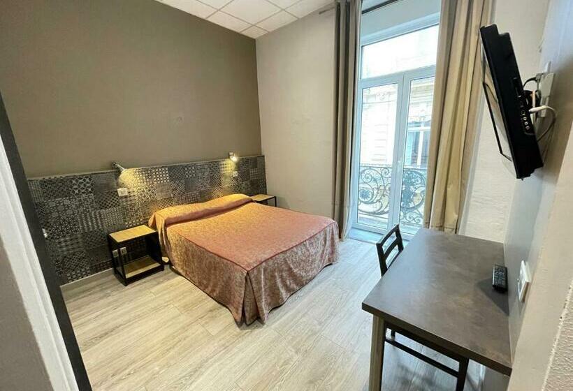 فندق De La Comedie