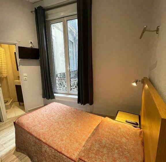 فندق De La Comedie