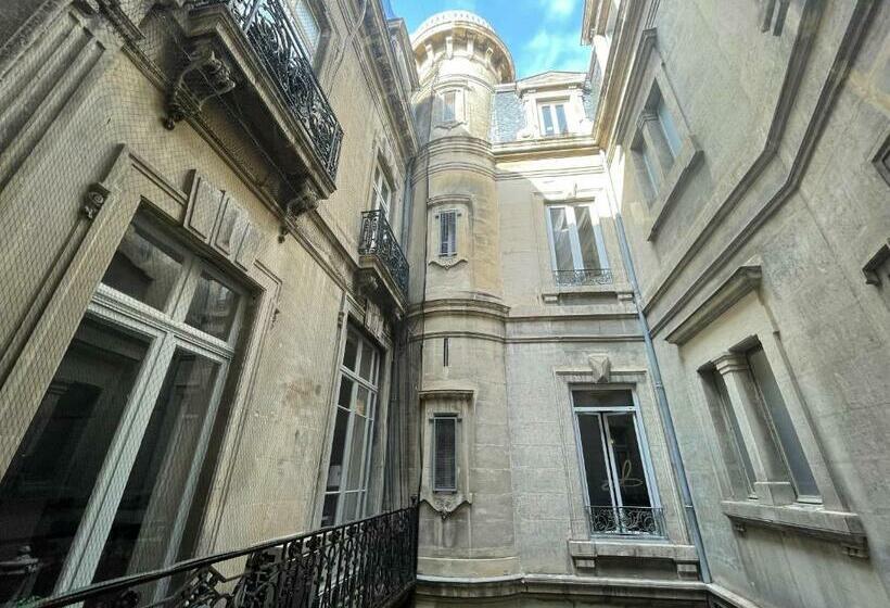 فندق De La Comedie