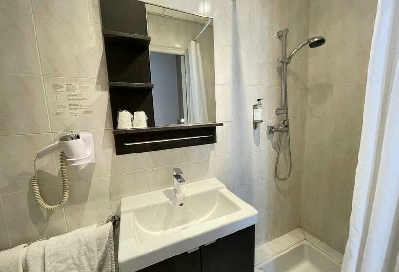 فندق De La Comedie