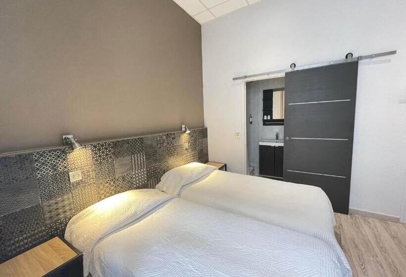 فندق De La Comedie