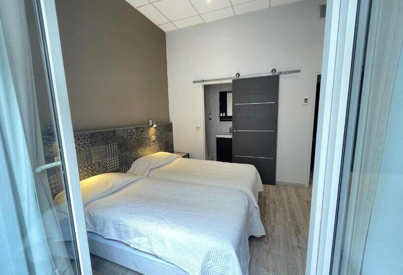 فندق De La Comedie