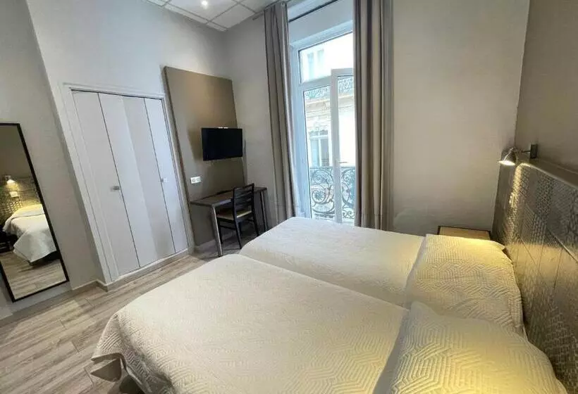 호텔 De La Comedie