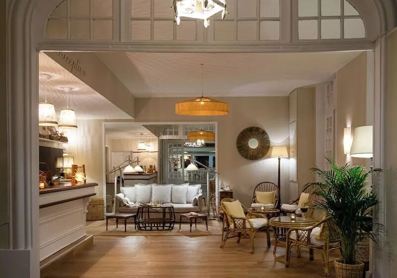 هتل Hôtel De La Plage