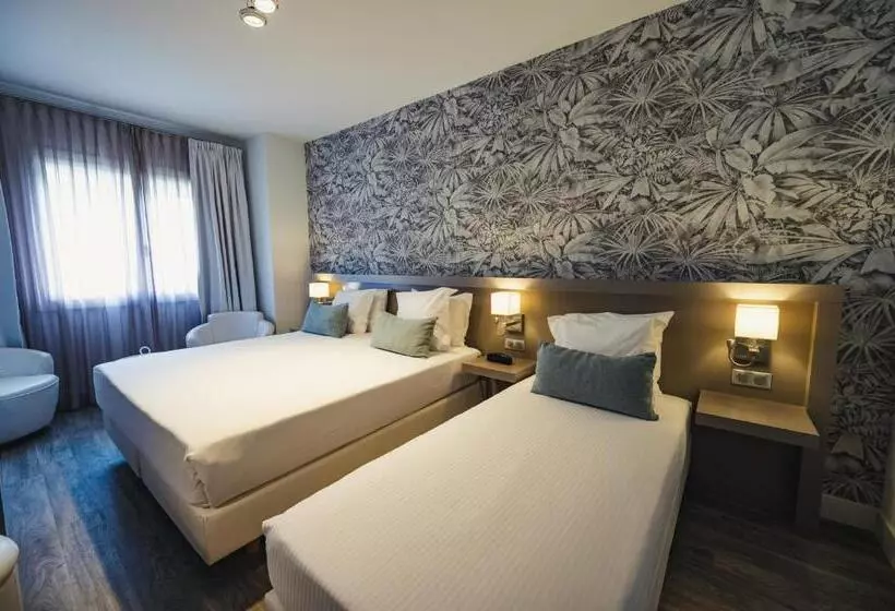 Отель Le Catalogne