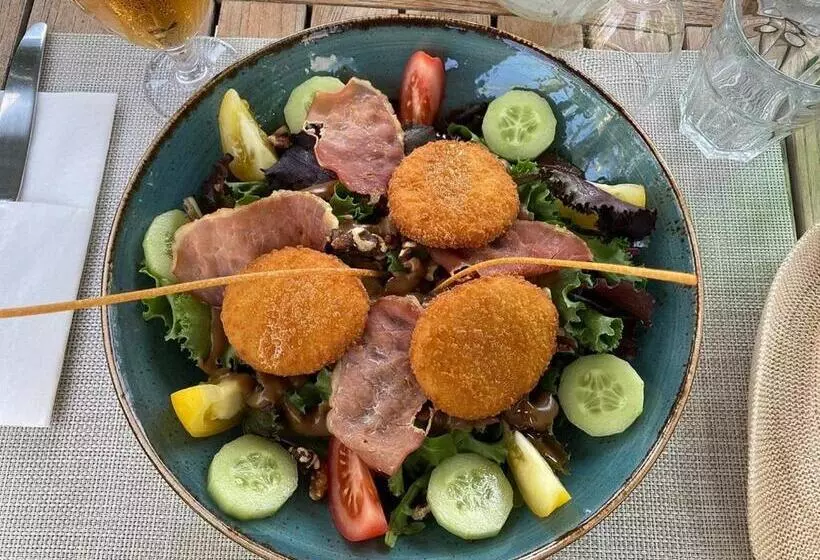 Отель Le Catalogne