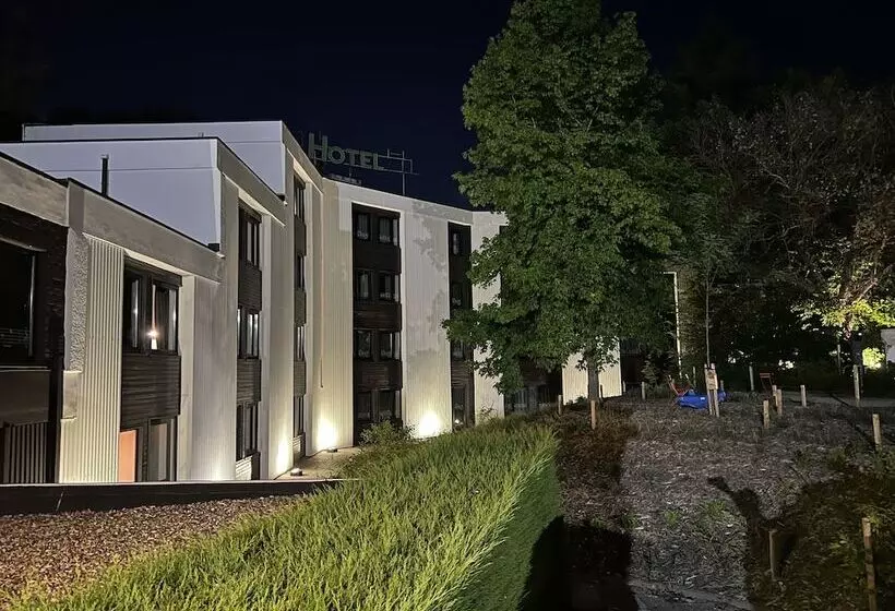 Отель Logis Hôtel Restaurant Des Acacias Lille Tourcoing