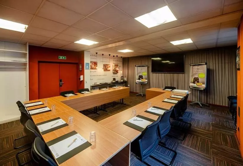 Отель Logis Hôtel Restaurant Des Acacias Lille Tourcoing