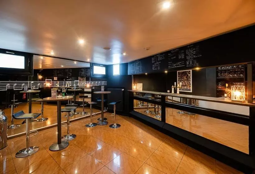 Отель Logis Hôtel Restaurant Des Acacias Lille Tourcoing