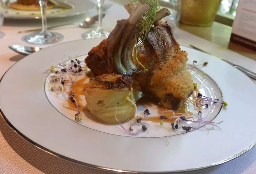 Отель Logis Hôtel Restaurant Des Acacias Lille Tourcoing