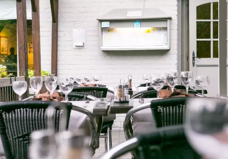 Отель Logis Hôtel Restaurant Des Acacias Lille Tourcoing