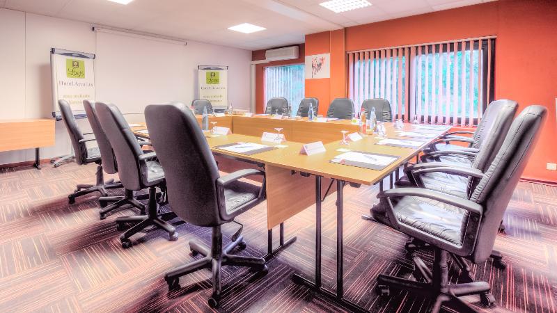 هتل Logis Hôtel Restaurant Des Acacias Lille Tourcoing