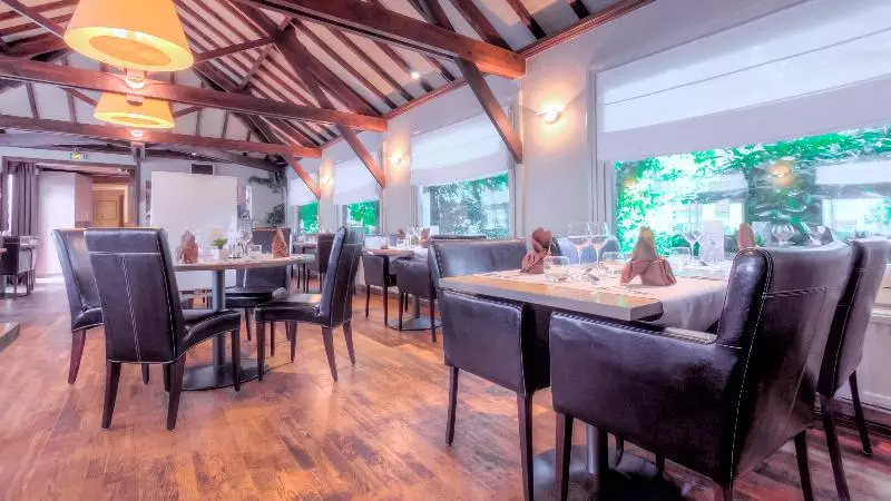 Отель Logis Hôtel Restaurant Des Acacias Lille Tourcoing