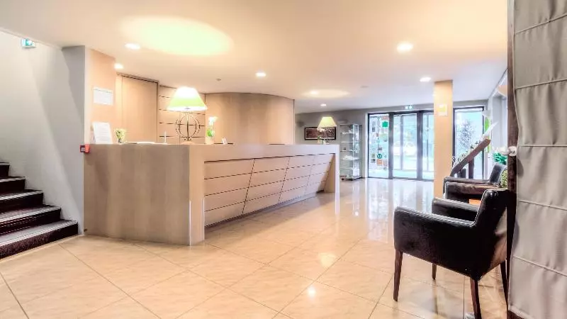 Отель Logis Hôtel Restaurant Des Acacias Lille Tourcoing