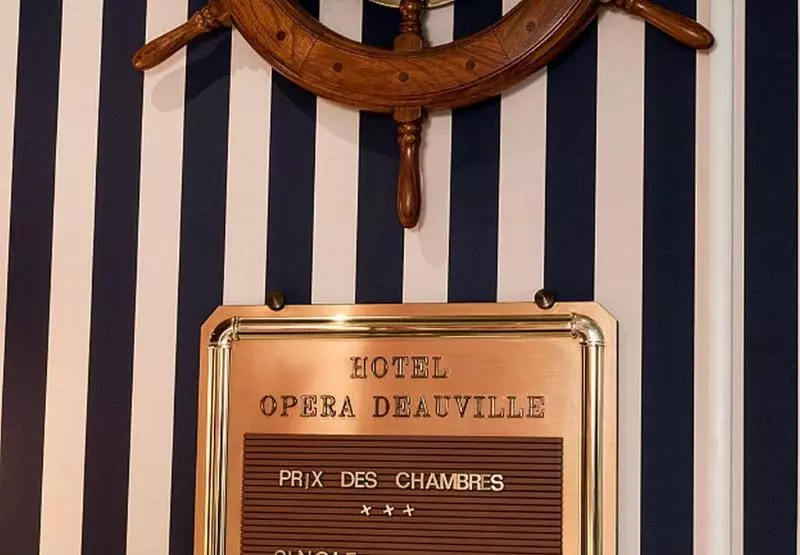 ホテル Opera Deauville