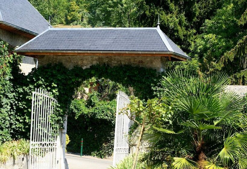 هتل Chateau Des Comtes De Challes