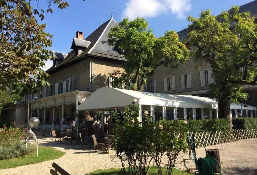 Hotel Chateau Des Comtes De Challes