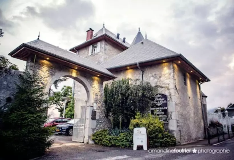 Hotel Chateau Des Comtes De Challes