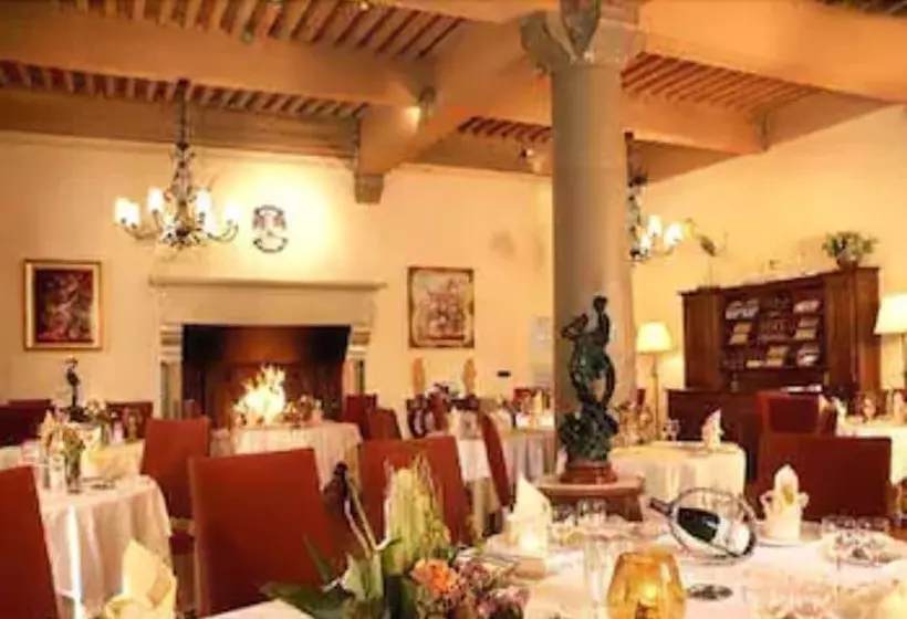 Hotel Chateau Des Comtes De Challes