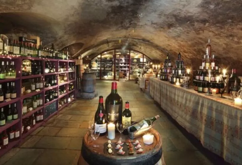 Hotel Chateau Des Comtes De Challes