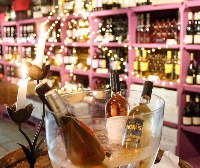 هتل Chateau Des Comtes De Challes