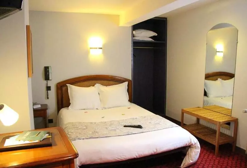 בית מלון כפרי Hôtel Restaurant La Cigogne