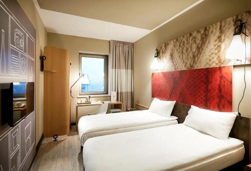 هتل Ibis Bourg En Bresse