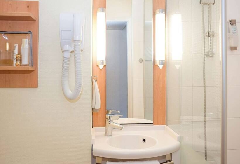 هتل Ibis Dieppe Le Val Druel