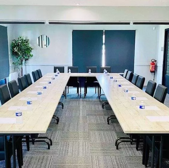 هتل Kyriad Direct Laon