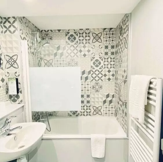 هتل Kyriad Direct Laon