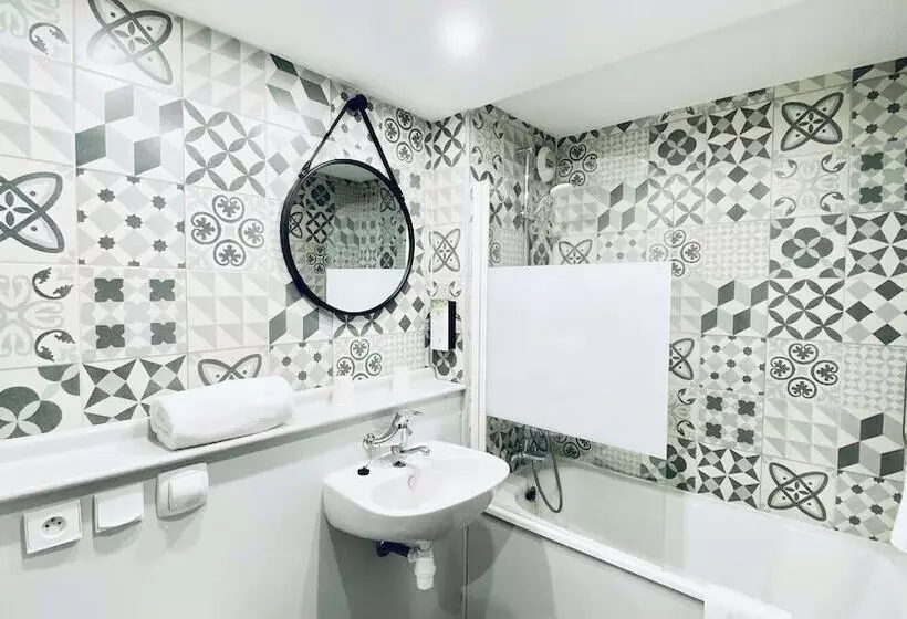 هتل Kyriad Direct Laon