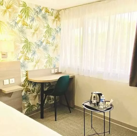 هتل Kyriad Direct Laon