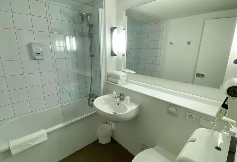 酒店 Kyriad Direct Roanne