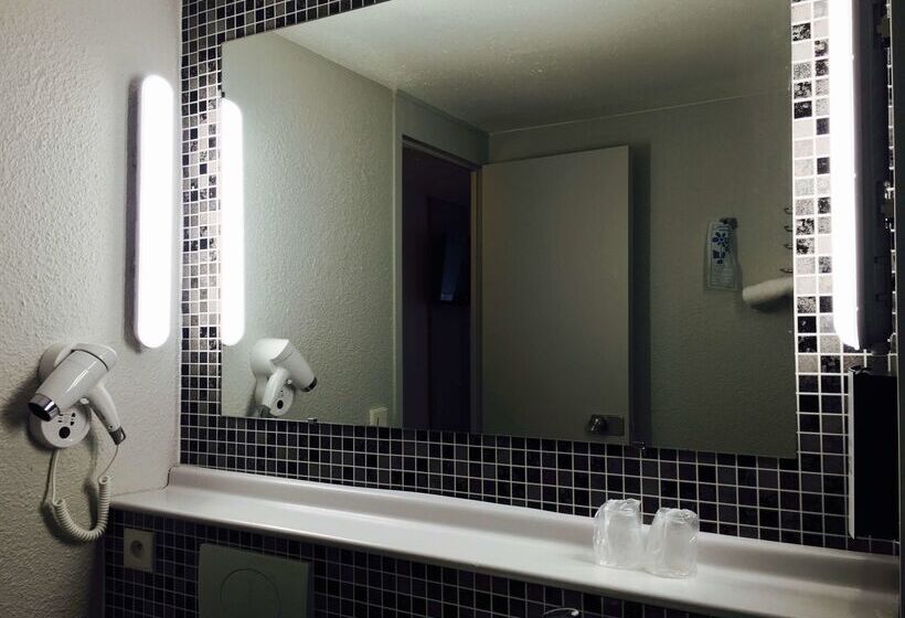 هتل Kyriad Valenciennes Sud  Rouvignies