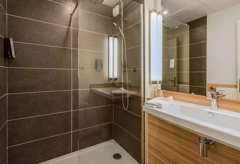 هتل Campanile Chartres Centre   Gare   Cathédrale