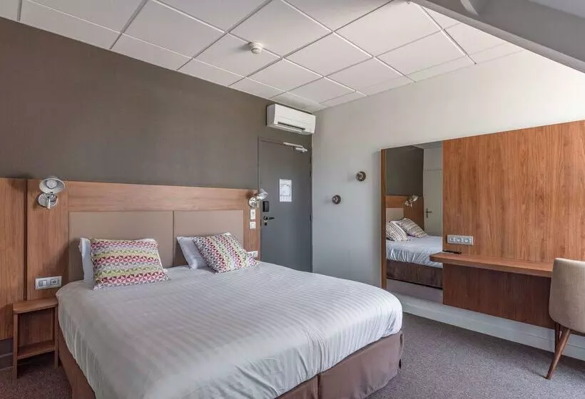 هتل Campanile Chartres Centre   Gare   Cathédrale