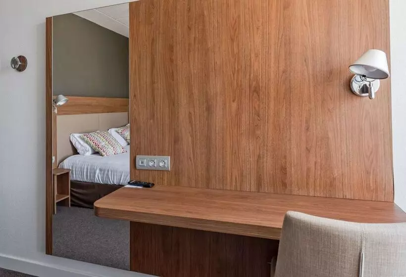 هتل Campanile Chartres Centre   Gare   Cathédrale