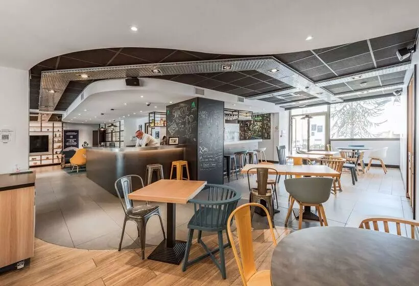 هتل Campanile Chartres Centre   Gare   Cathédrale