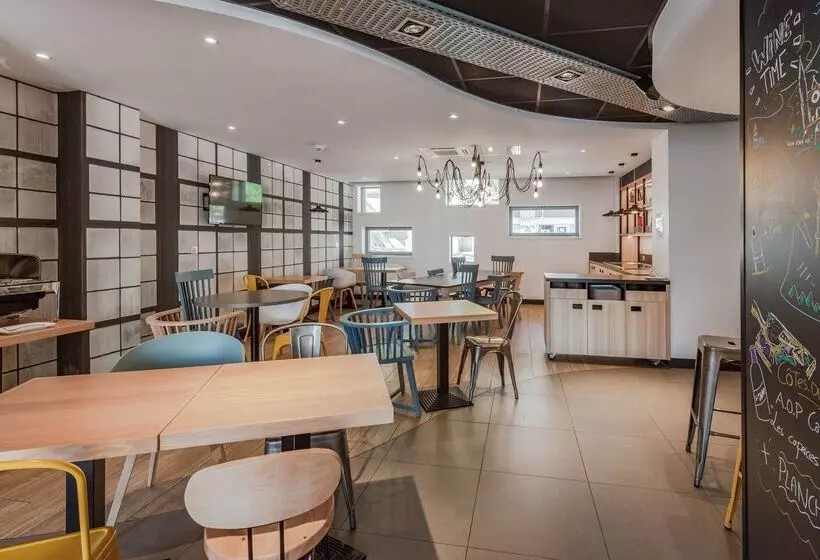 هتل Campanile Chartres Centre   Gare   Cathédrale