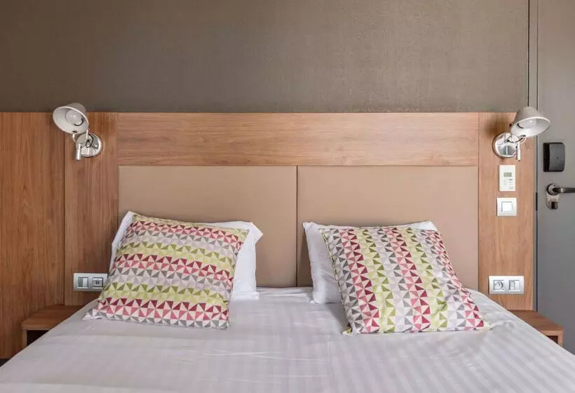 هتل Campanile Chartres Centre   Gare   Cathédrale