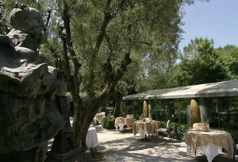 בית מלון כפרי De Mougins