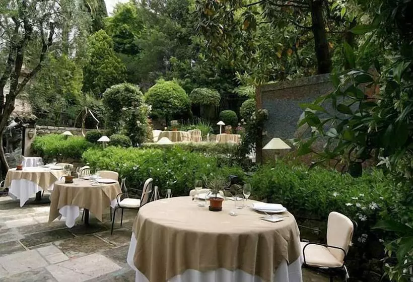 בית מלון כפרי De Mougins