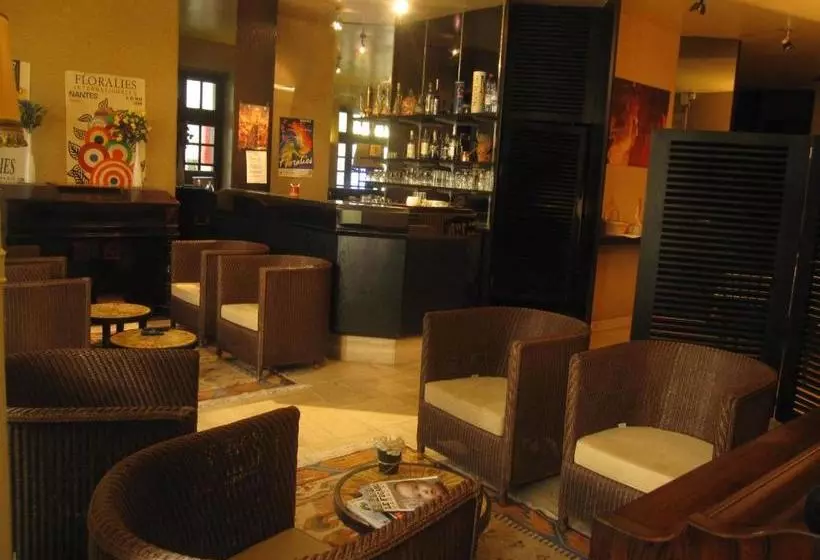 هتل Des 3 Marchands