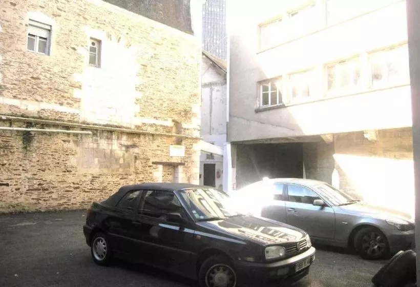 هتل Des 3 Marchands