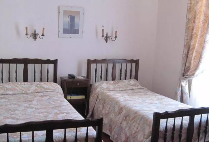 هتل Des 3 Marchands