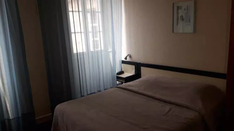 هتل Des 3 Marchands